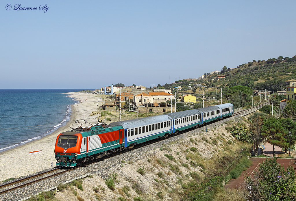 E.464 005 passes Torremuzza whilst at the rear of Regionale train 7836, 1308 Palermo Centrale-Messina Centrale, 8 September 2013.