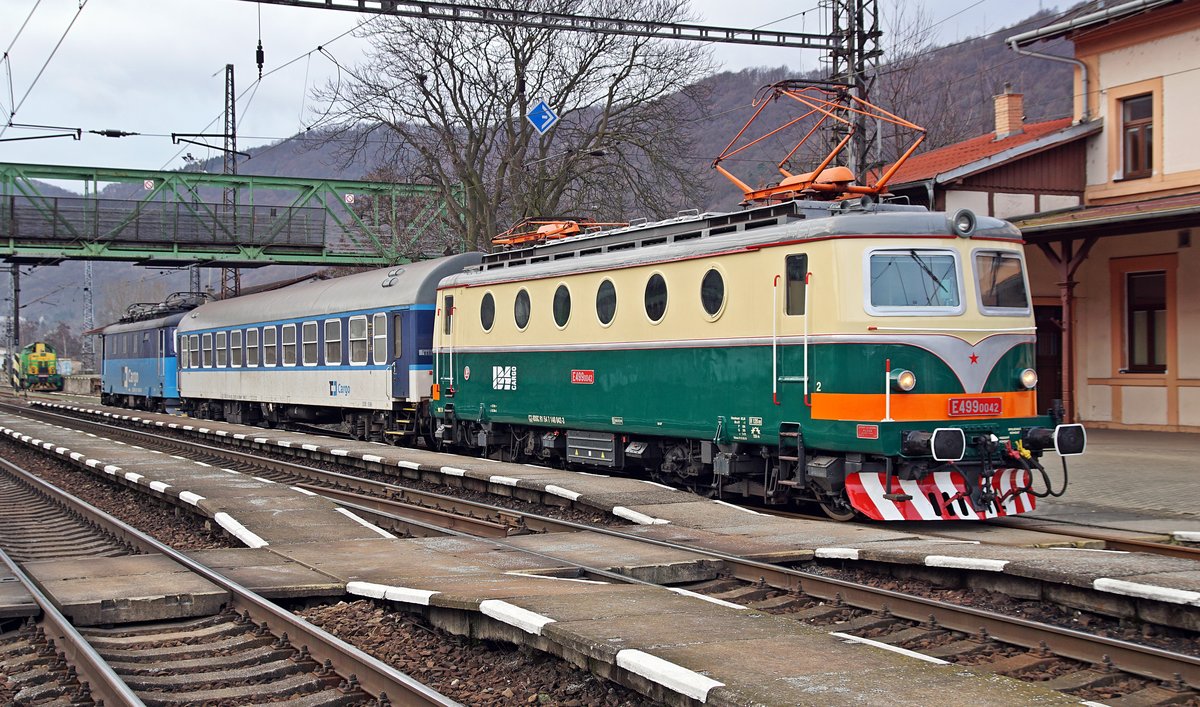 E499 0042 (Bobina) am 31.12.2018 in Usti nad Labem Strekov. An diesen Tag fand eine Gedenkveranstalt anlässlich der Ankunft der ersten elektrischen Eisenbahn vor 60Jahren statt. 