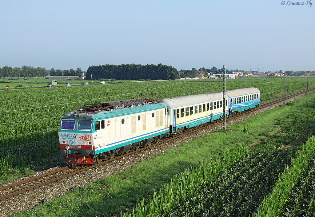 E.632 004 passes Vignale whilst working Regionale train10377 from Domodossola to Novara, 11 July 2012