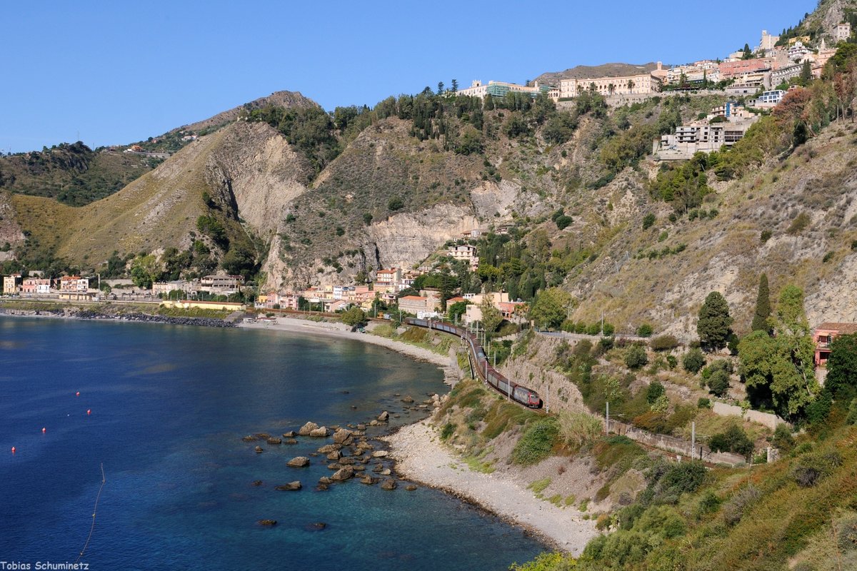 E652.150 (91 83 2652 150-0 I-MIR) mit Güterzug am 09.10.2020 bei Taormina