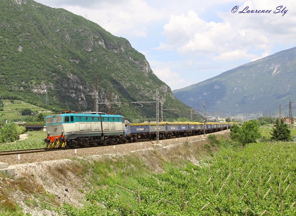 E.655 047 passes Ala with a southbound freight train-TEC Koblenz Hafen-Brenner-Lugo, carrying unprocessed clay, 21 May 2013