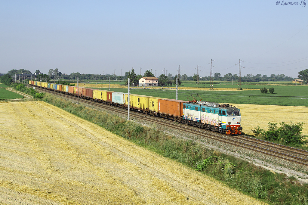 E.655 183 hauls a northbound intermodal train past Pizzale, 12 July 2012