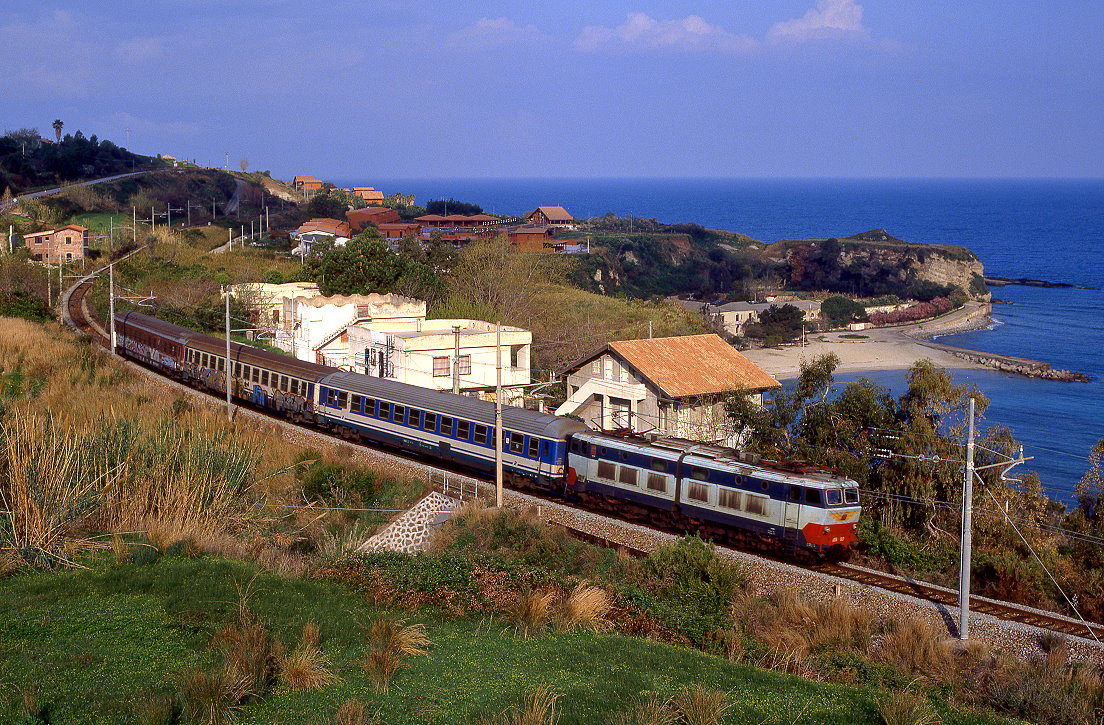 E656 307, Briatico, 12654, 11.03.2002.
