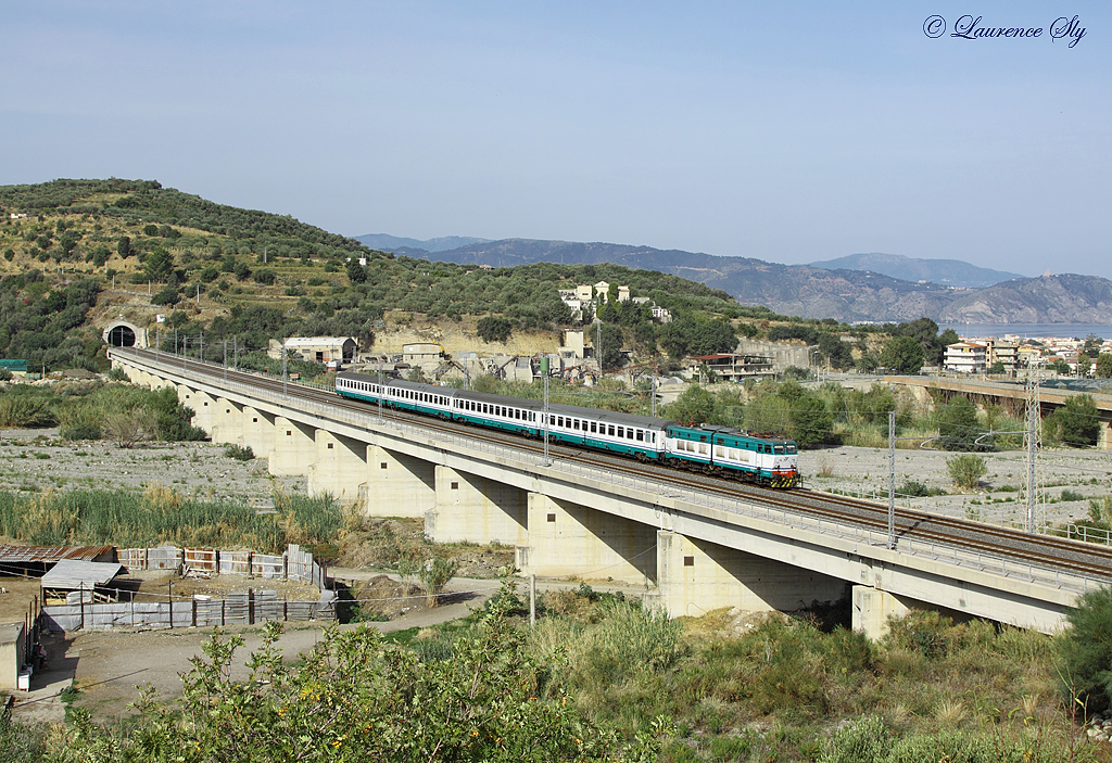 E.656 492 crosses the viaduct at San Biago whilst working IC728, 0700 Palermo Centrale-Roma Termini, 9 Sept 2013.