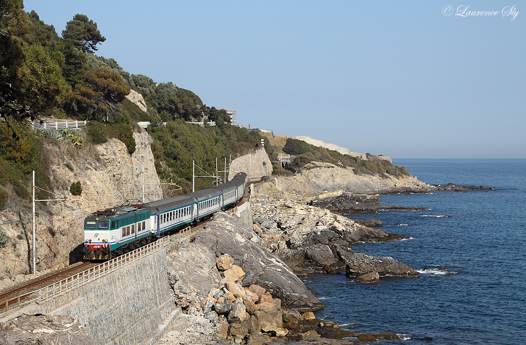 E.656-585 approaches Cervo whilst working Regionale train 11268, the1252 Genova Brignole-Ventimiglia, 13 March 2012