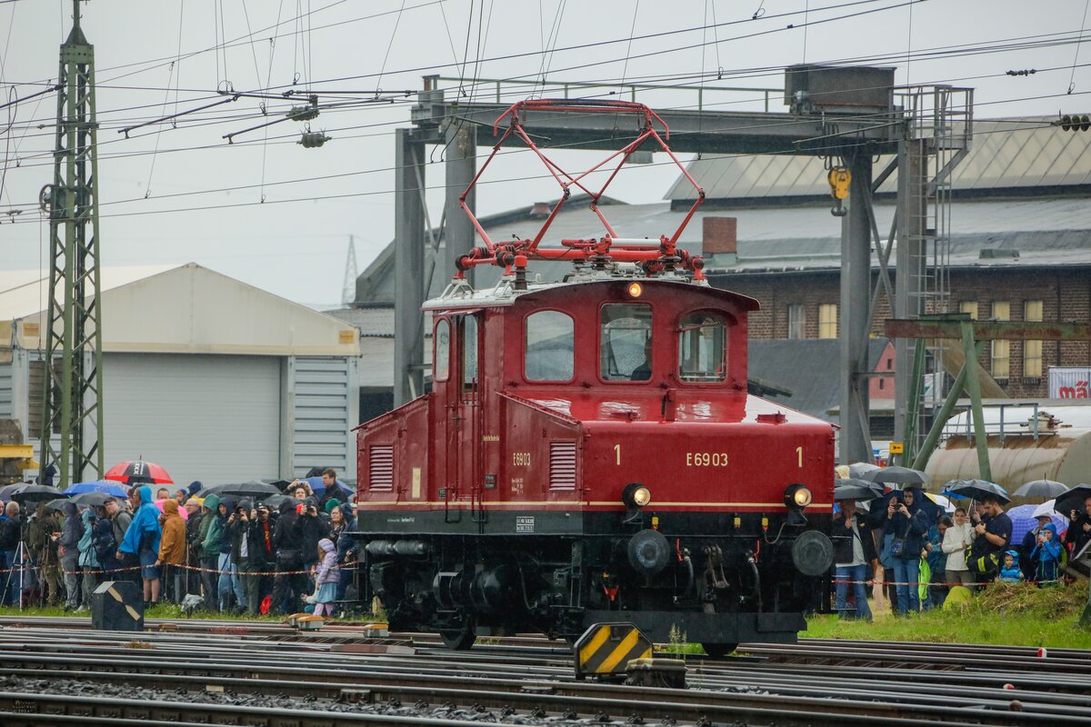 E69 03 bei der Lokparade im DB Museum Koblenz, am 01.06.2024.