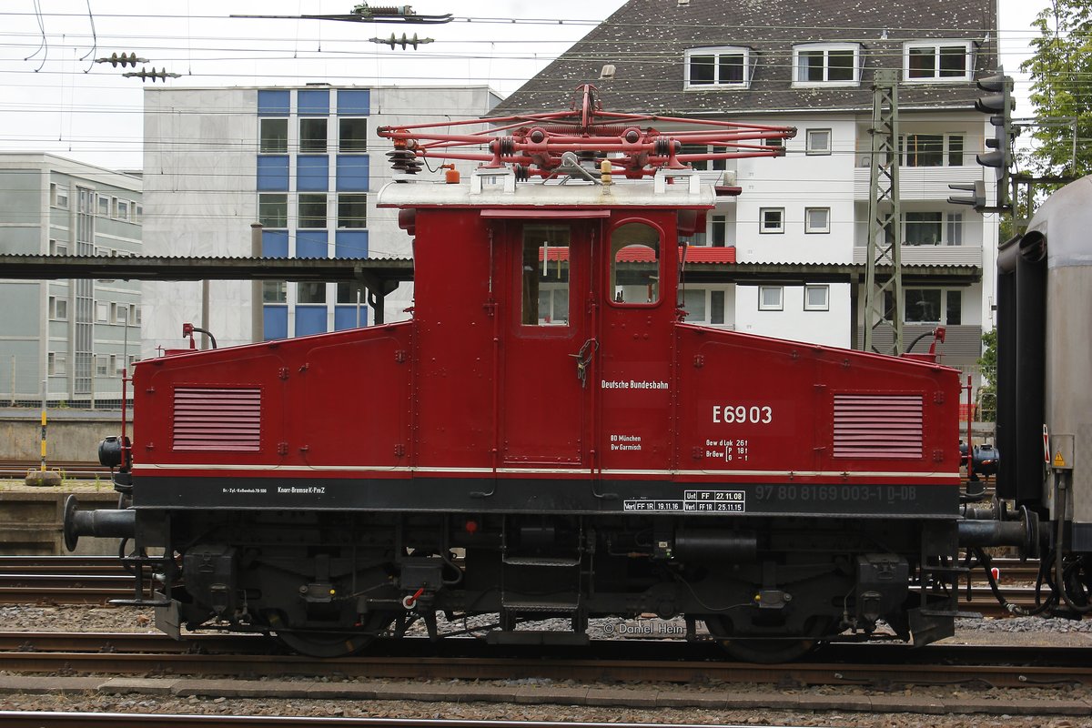 E69 03 Deutsche Bundesbahn in Koblenz Hbf, Juni 2016.