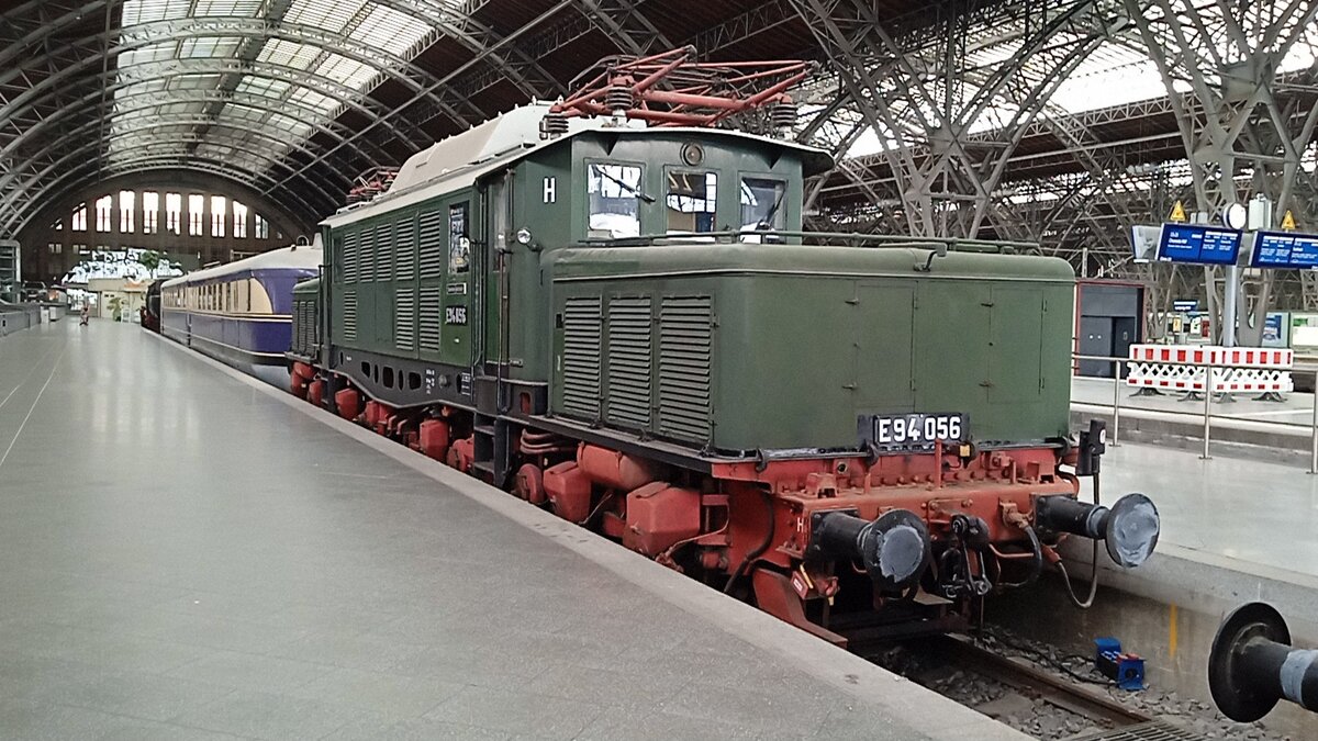 E94 056 am 10.8.26 auf dem Museumsgleis 24 im Leipzig Hbf 