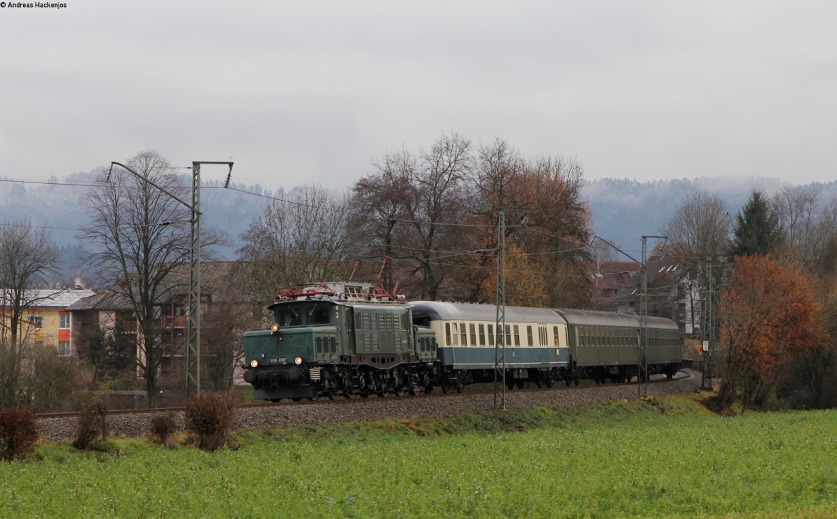 E94 088 mit dem DPF 81096 (Seebrugg - Stuttgart Hbf) bei Kirchzarten 8.12.14