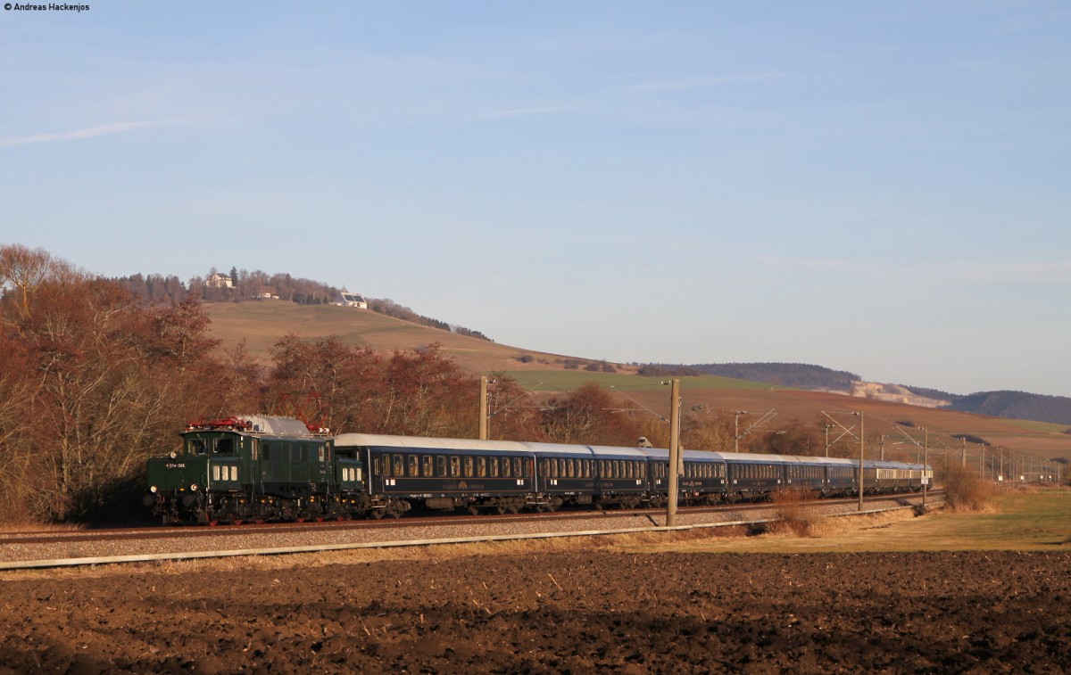 E94 088 mit dem DPF 62163 (Pforzheim Hbf-Triberg) bei Neudingen 27.12.15