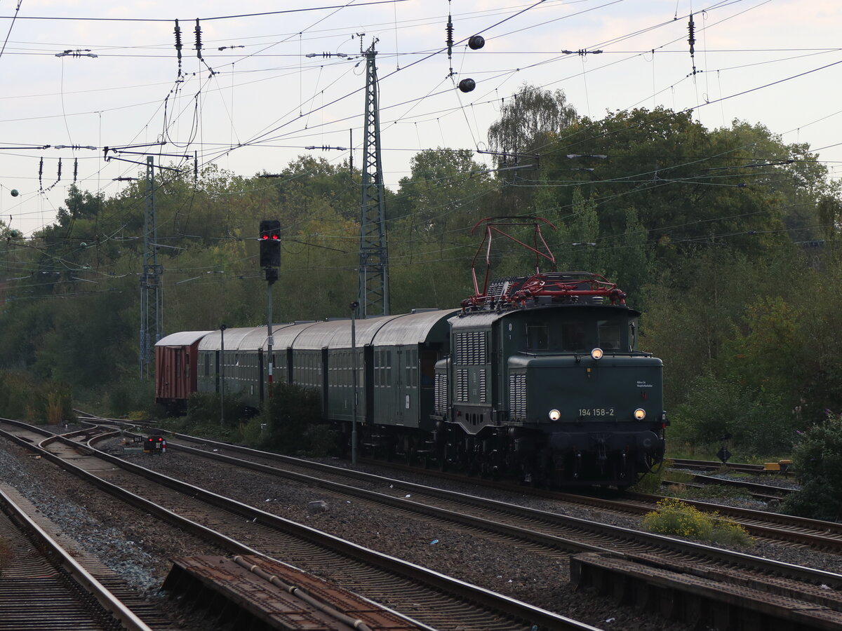 E94 158 der Museumseisenbahn Hamm bei der Einfahrt in Herne am 26.9.2026 . Da im Bereich Gelsenkirchen mal wieder Kabel geklaut worden sind wurde der Zug ab Herne umgeleitet und konnte dann seine Reise an die Mosel fortsetzen