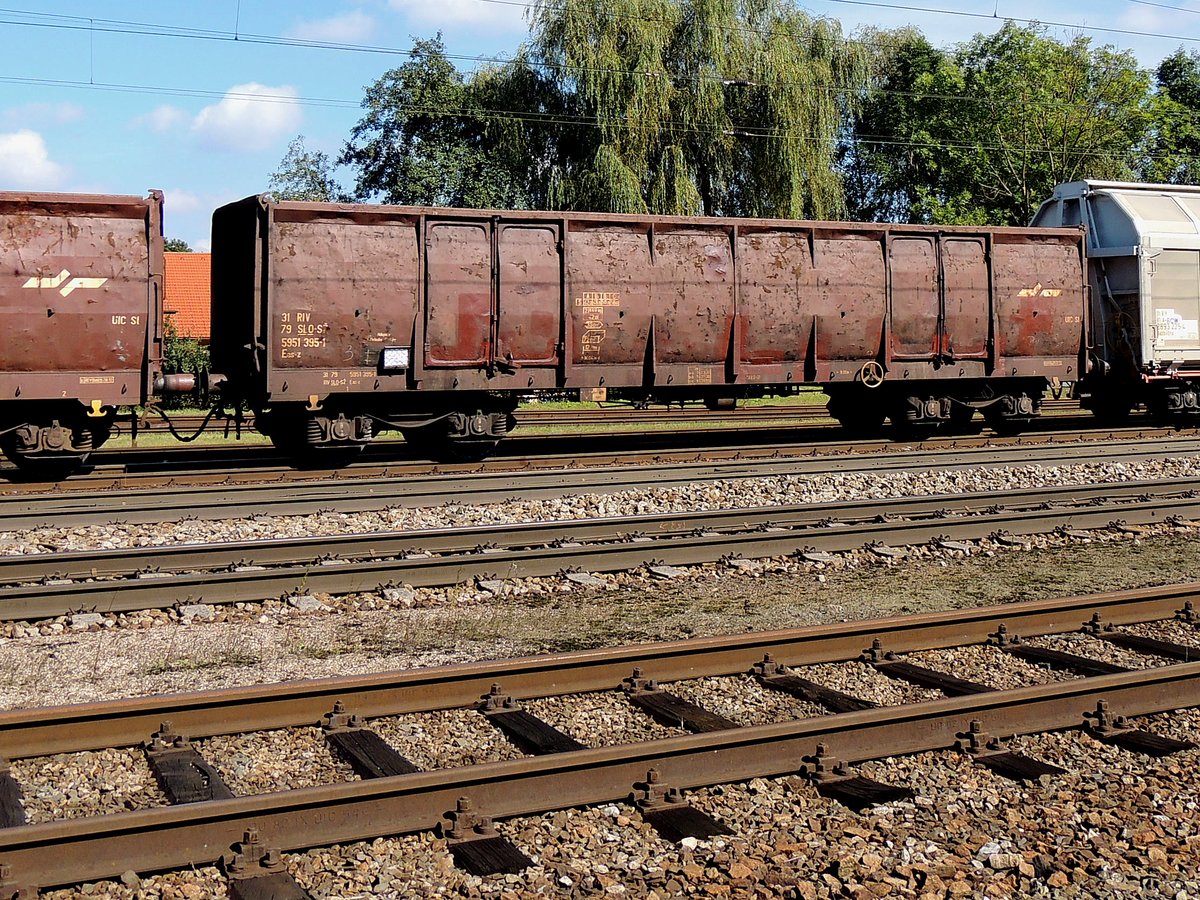 Eas-z  3179(SLO-SZ)5951395-1, eingereiht in einem gemischten Güterzug rollt auf der österr. Westbahn in Richtung Salzburg; 160922