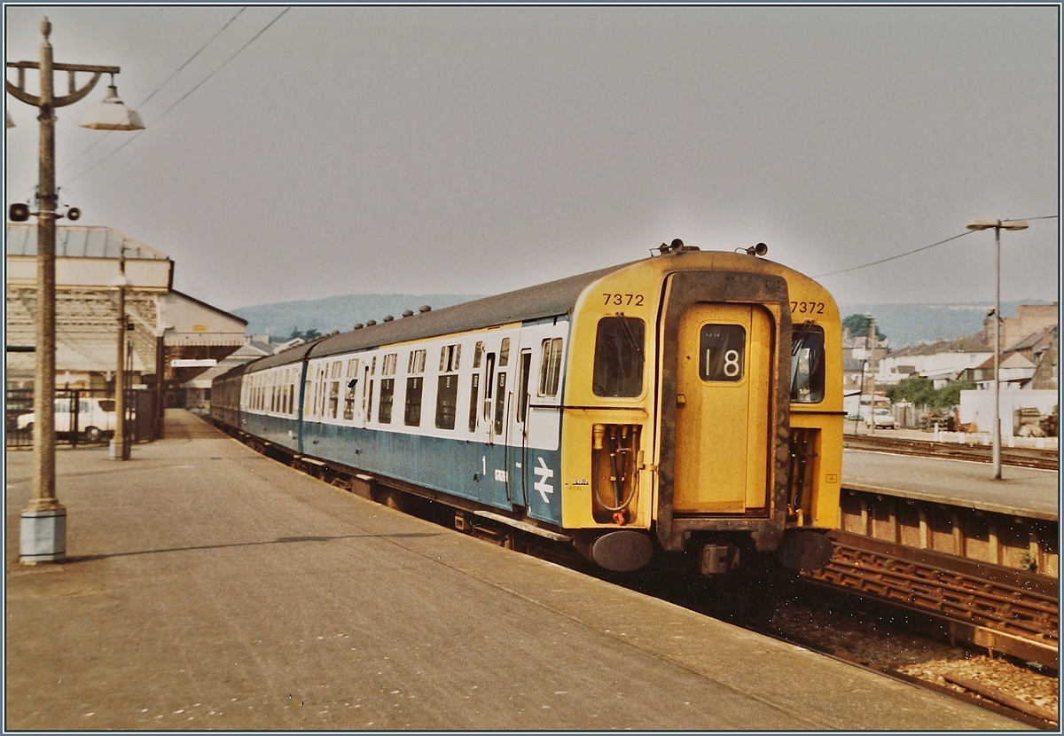 Eastbourne: Im Sommer 1984 wartet ein Class 423 Triebzug auf die Abfahrt in Richtung London.
18. Juni 1984