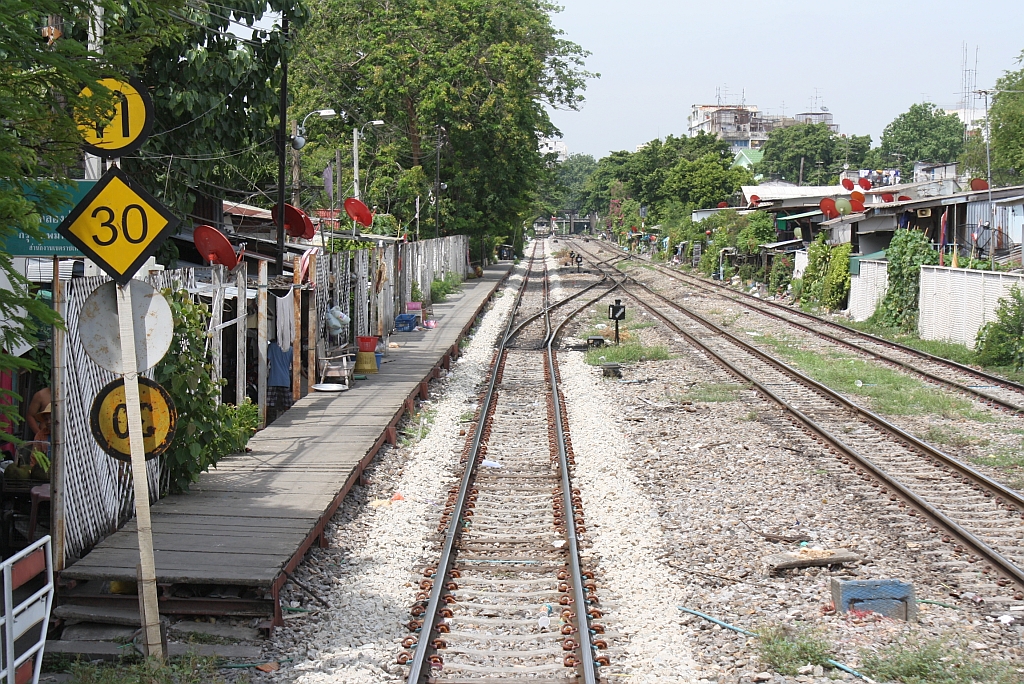 Eastern Line-Bahnsteig der Hst. Yommaraj, Blickrichtung Hua Lamphong, am 30.Mai 2013.