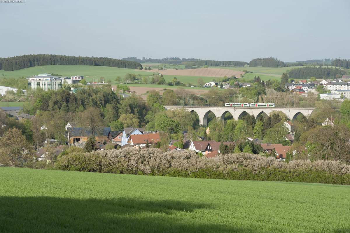 EB 81070 von Hof Hbf nach Gutenfürst bei Unterkotzau, 27.04.2018