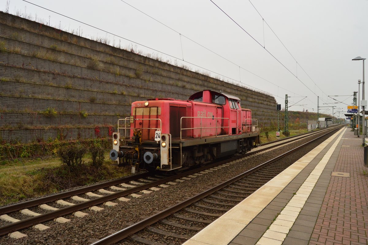 Ebenfalls in Allerheiligen kam die 294 758-8 Lz gen Köln gefahren. 21.10.2016