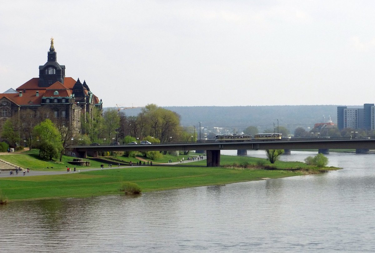 Ebenfalls am 08.04.2017 rollte der Hechtzug über die Carolabrücke Richtung Neustadt
auf seiner Rundfahrt Neustadt-Altstadt.