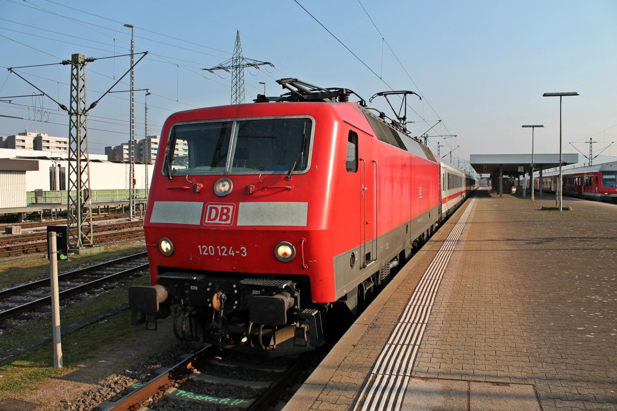 Ebenfalls am 13.03.2014, stand die Münchner 120 124-3 mit der Karlsruher KP-Reserve auf Gleis 11 in Basel Bad Bf. Sie brachte am Vortag die Wagen nach Basel, damit man diese über Nacht im ICE-Werk reparieren konnte.