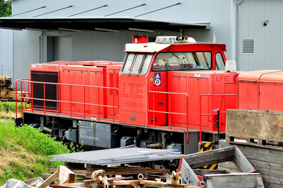 Ebenfalls auf dem Werksgelände in Mosbach bei Gmeinder ist immer noch die ex LTE 2150 901 Birgitt abgestellt. 14.6.2014