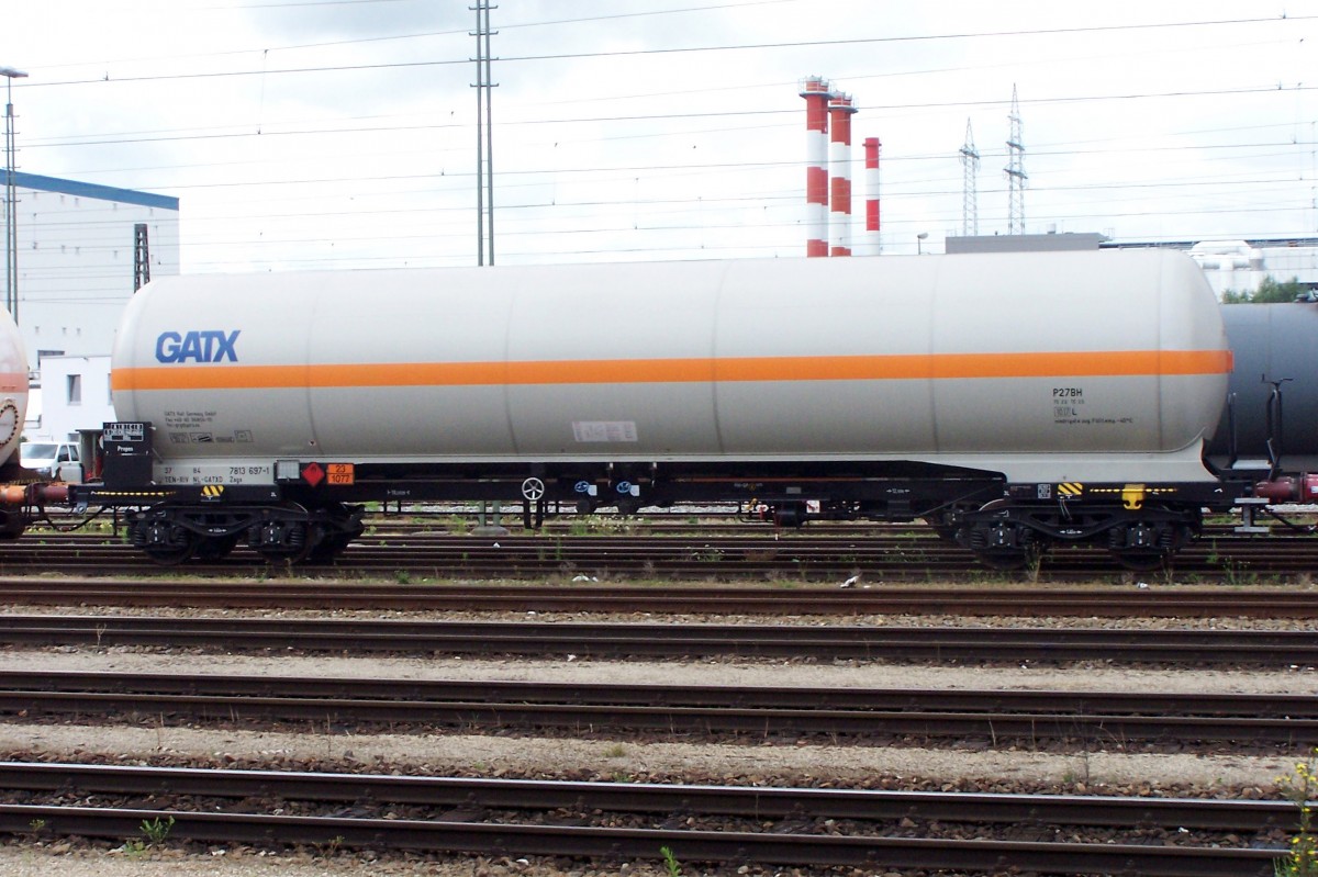 Ebenfalls Donauwörth, 11.7.2014: Dieser Zags von GATX kommt auch ohne Sonnendach aus. Er trägt die Nummer 37 TEN-RIV 84 NL-GATX 7813 697-1. 