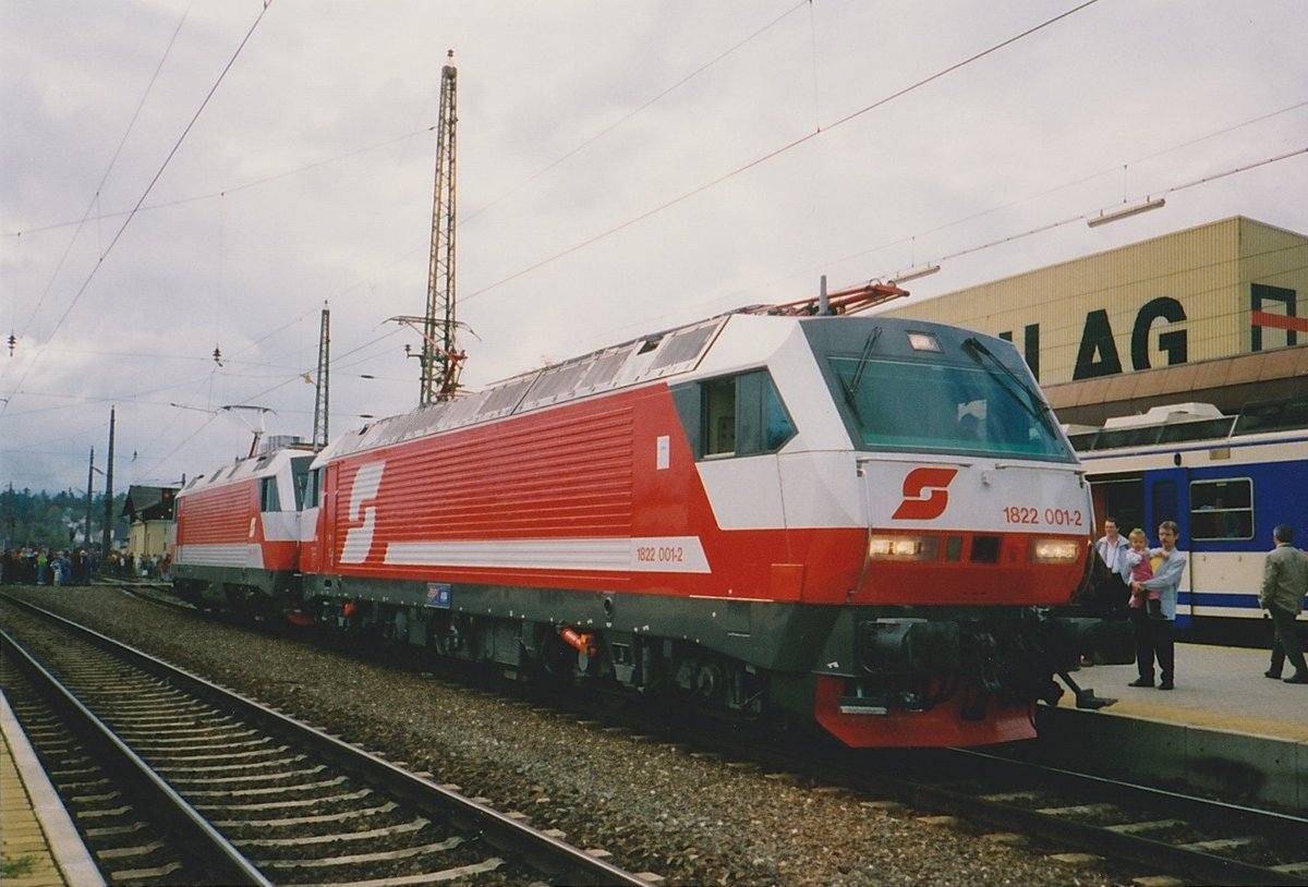 Ebenfalls im Mai 1995 kam die 1822 001 und eine 1014 zum Bahnhofsfest nach Knittelfeld und konnten von den Besuchern bestaunt werden. Waren es damals doch so ziemlich die modernsten Triebfahrzeuge in Österreich.