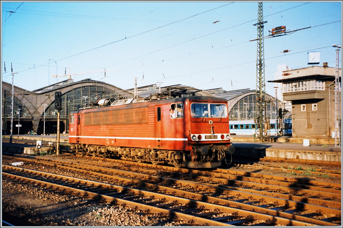 Ebenfalls in meinem Archiv gefunden, dieses Bild der in Leipzig rangierenden DB 155  116-7.

Analogbild vom 29. August 1996