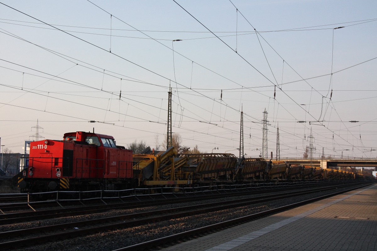 EBM 203 111 stand am 7.4.13 mit einem Bauzug in H�rth-Kalscheuren abgestellt.