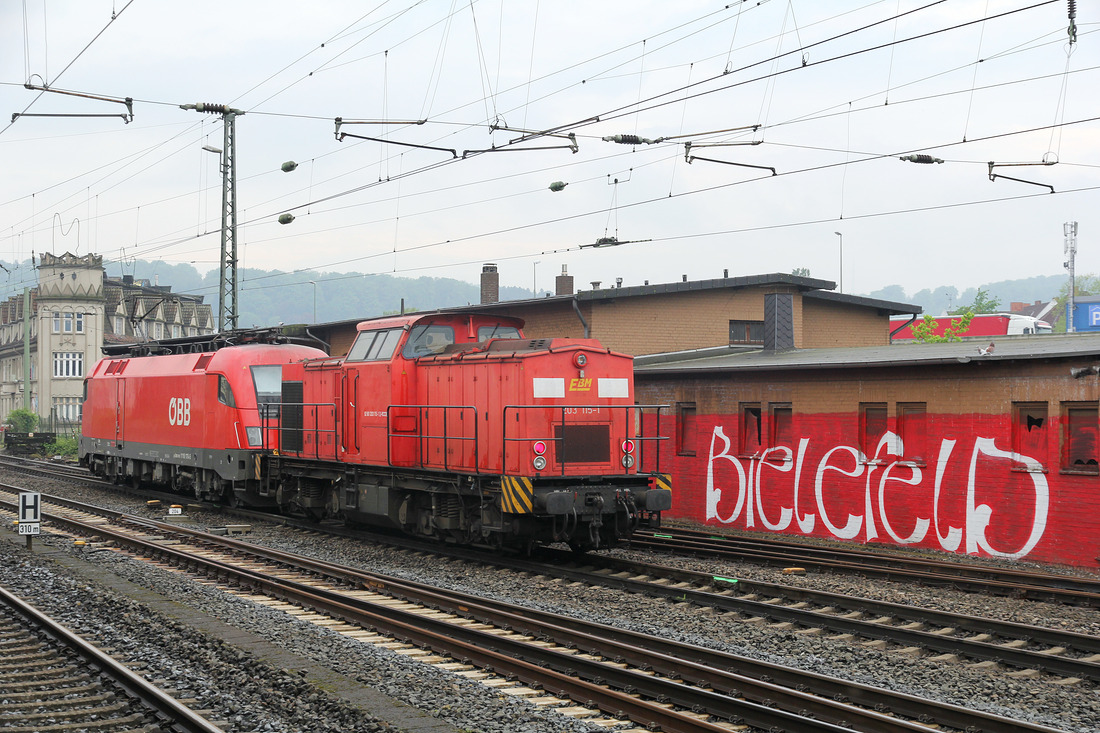 EBM 203 115 wurde am 18. Mai 2017 mit Hilfe von 1116 178 überführt.
Die interessante Fuhre wurde im Bielefelder Hauptbahnhof auf die Speicherkarte gebannt.