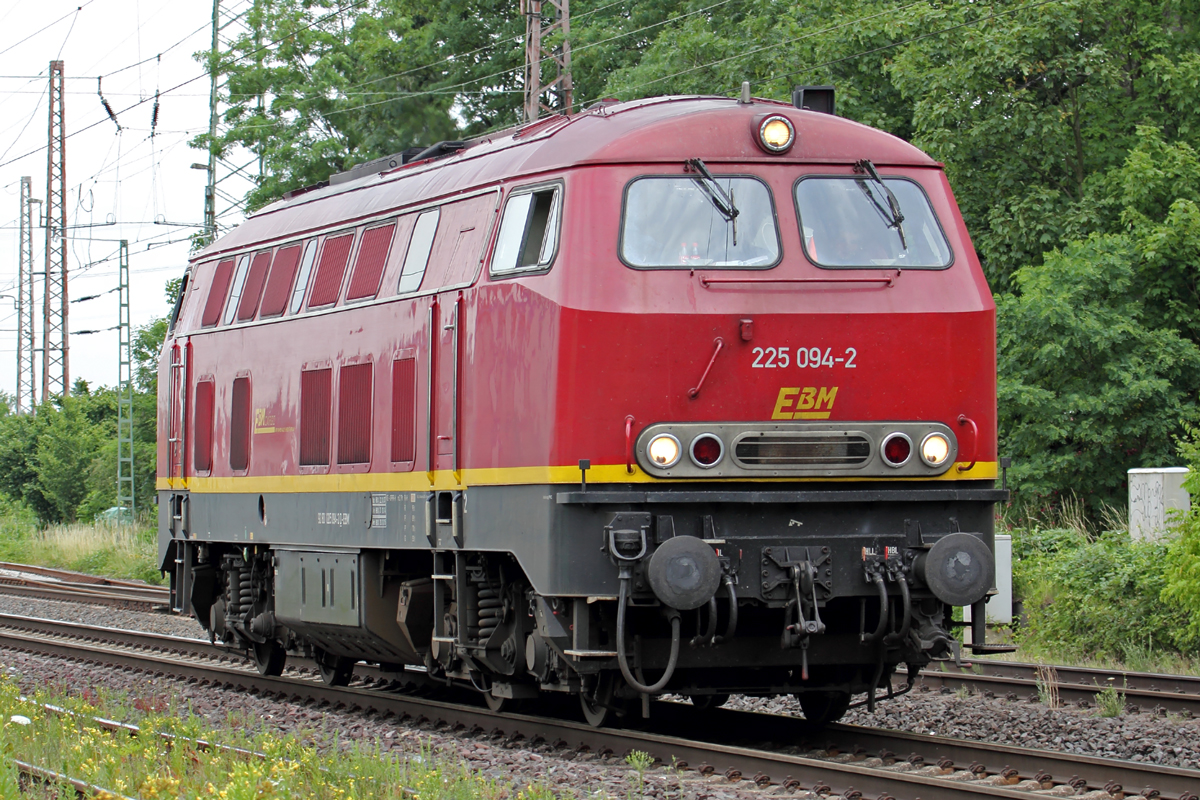 EBM 225 094-2 durchfährt Ratingen-Lintorf 7.7.2015