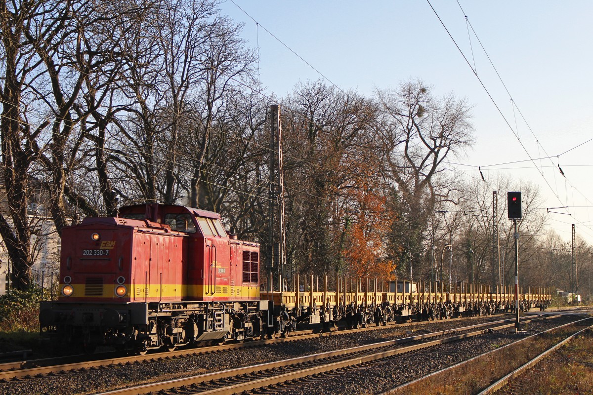 EBM Cargo 203 330 am 11.12.13 mit einem Res Wagenzug in Ratingen-Lintorf.