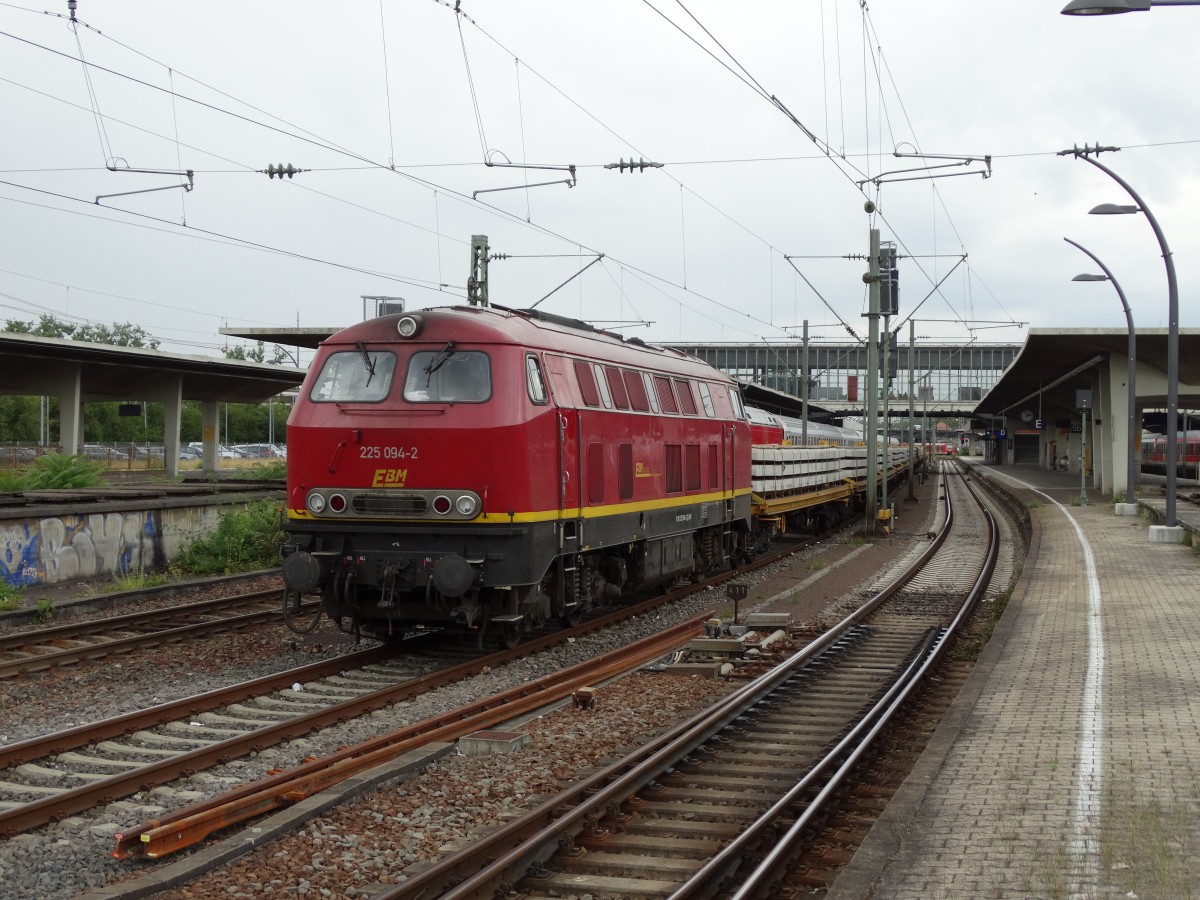 EBM Cargo 225 094-2 am 19.06.15 in Heidelberg Hbf 