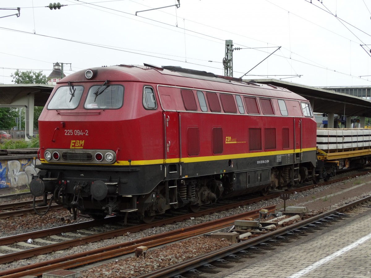 EBM Cargo 225 094-2 am 19.06.15 in Heidelberg Hbf