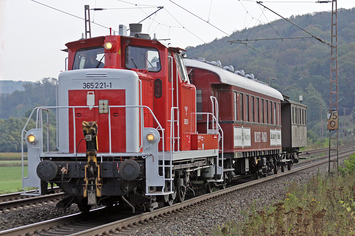 EBM Vienenburg 365 221-1 am 23.09.2016  9:57 nördlich von Salzderhelden am BÜ75,1 auf Sonderfahrt nach Einbeck-Mitte