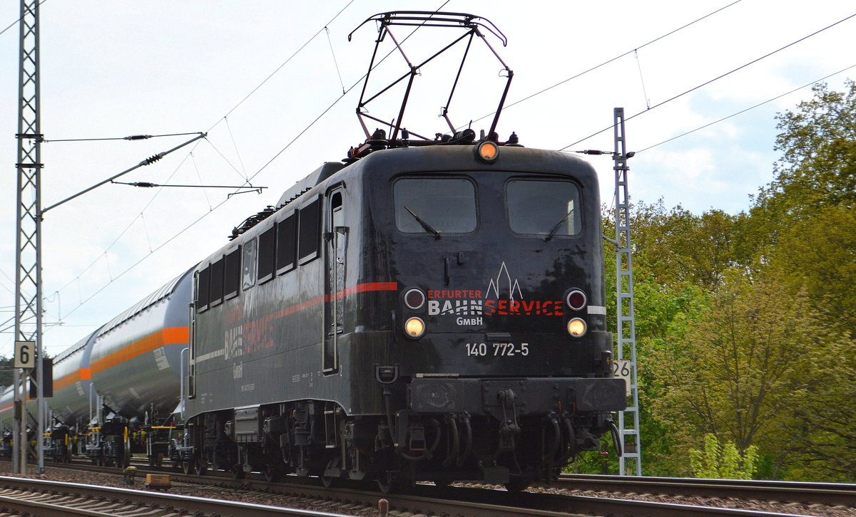 EBS 140 772-5 mit einem Ganzzug fabrikneuer Gasdruckkesselwagen von VTG (noch ohne UN-Nr.) am 27.04.18 Berlin-Wuhlheide.