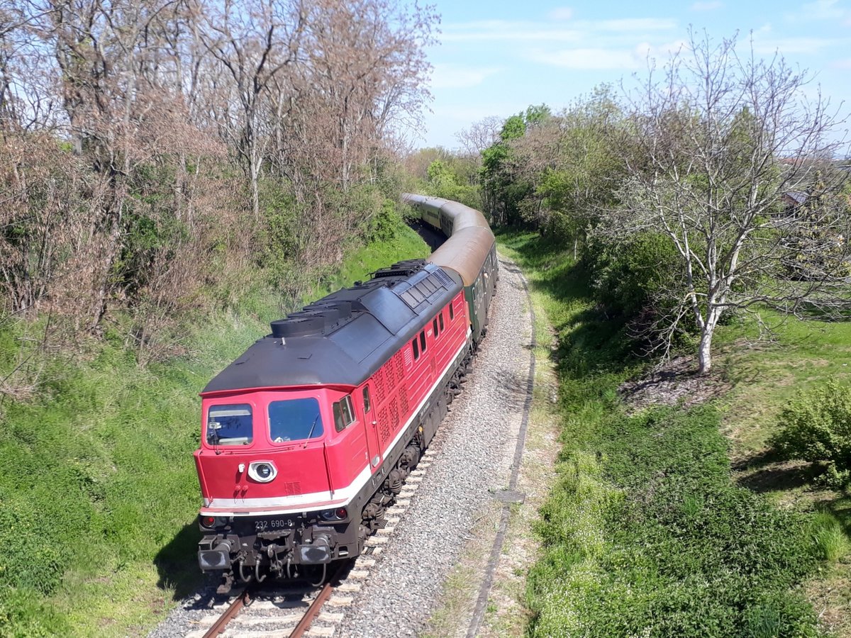 EBS 232 690-8 als Schlusslok am DPE 1870  Messestadtexpress II - Unstrut-Elstertal  von Sonneberg (Thür) Hbf nach Leipzig Hbf, am 18.05.2019 bei Hausen in Thüringen.