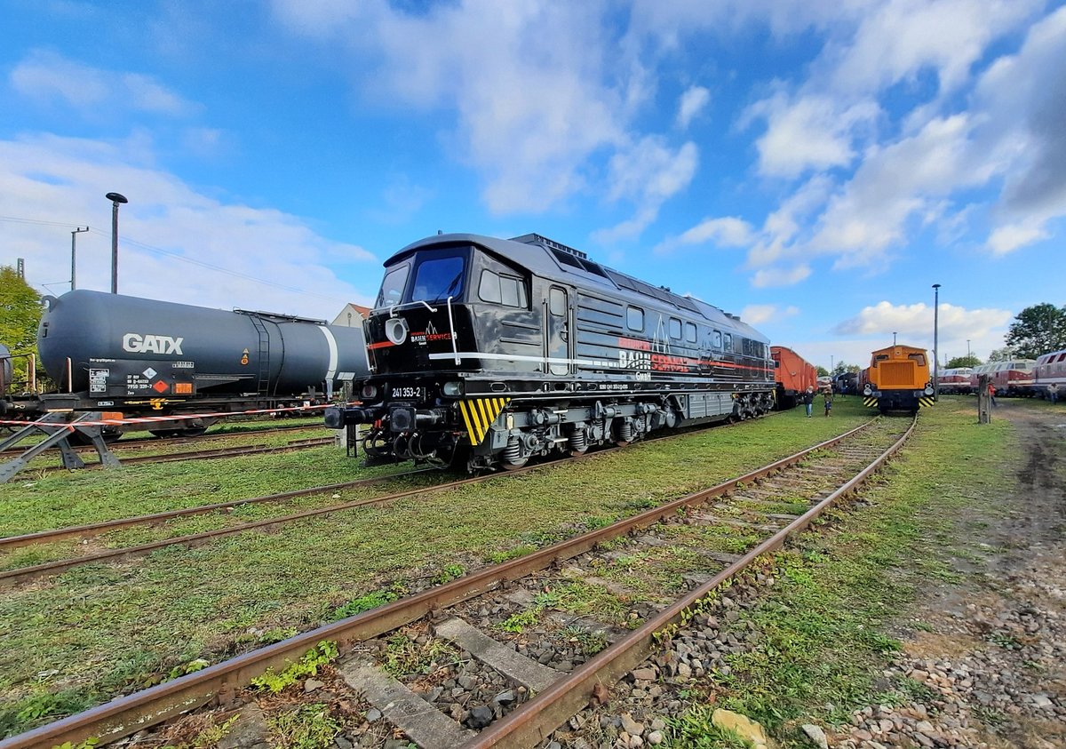 EBS 241 353-2 am 11.10.2020 beim Eisenbahnfest zum Zwiebelmarkt beim TEV Weimar.
