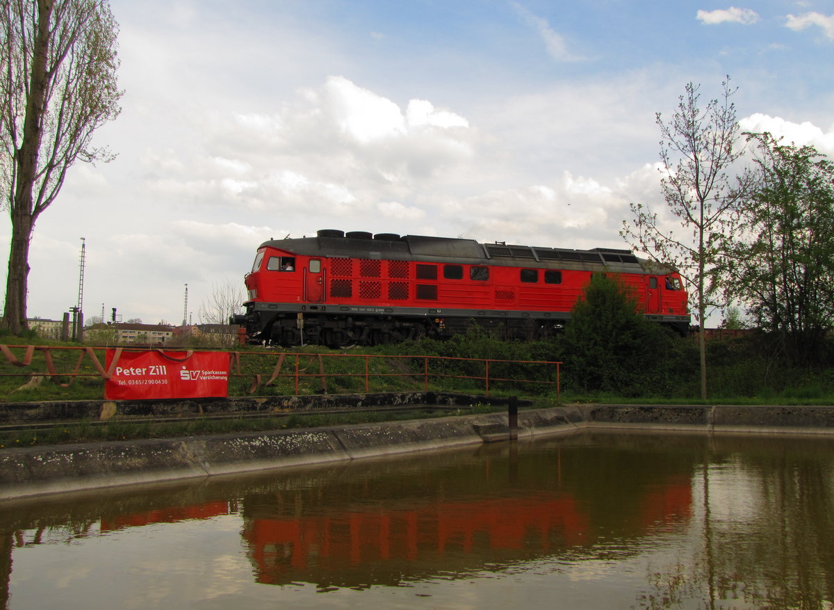 EBS 241 353-2 am 30.04.2016 während einer Führerstandsmitfahrt, beim Eisenbahnfrühling in den Geraer Eisenbahnwelten.