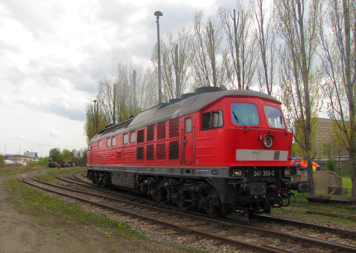EBS 241 353-2 am 30.04.2016 beim Eisenbahnfrühling in Gera.