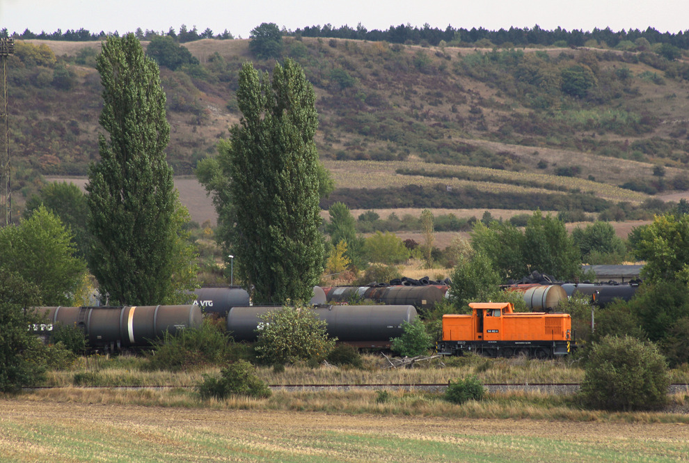 EBS 346 602 rangiert mit Kesselwagen am 1. September 2016 in Karsdorf.