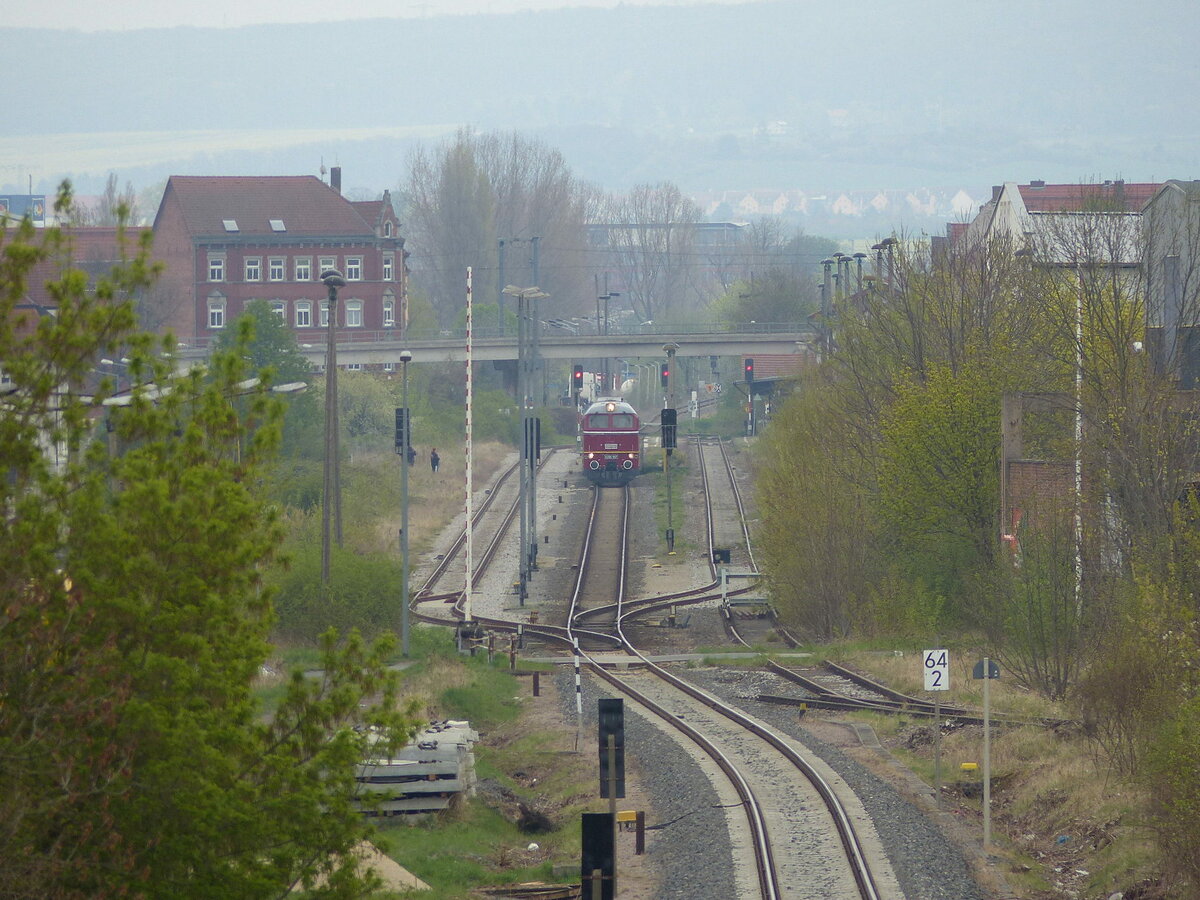 EBS V200 507 (92 80 5220 507-9 D-EBS) mit 5 Tadgs-Wagen von Weimar nach Wasserthaleben, am 24.04.2022 in Erfurt Nord.
