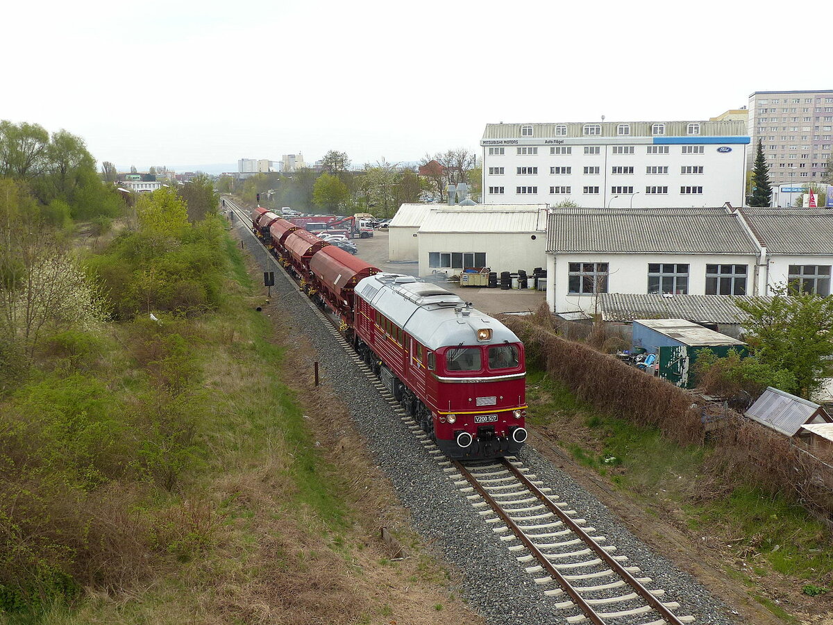 EBS V200 507 (92 80 5220 507-9 D-EBS) mit 5 Tadgs-Wagen von Weimar nach Wasserthaleben, am 24.04.2022 in Erfurt Nord.