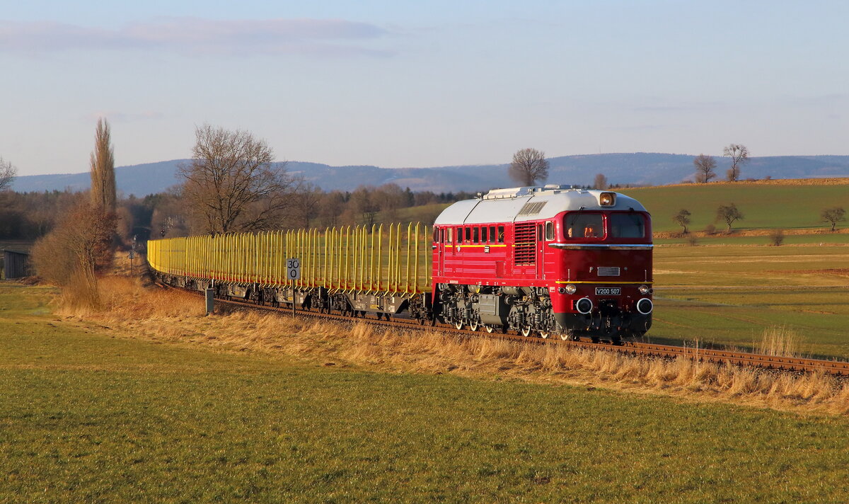 EBS V200 507 mit Leerholzzug bei Weha nach Parkstein-Hütten. Die Neu aufgearbeitete V200 hatte somit wohl ihren ersten Güterzugdienst als DGS 69481 am 27.02.2022 von Saalfeld über Frankenwald, Bayreuth nach Parkstein-Hütten