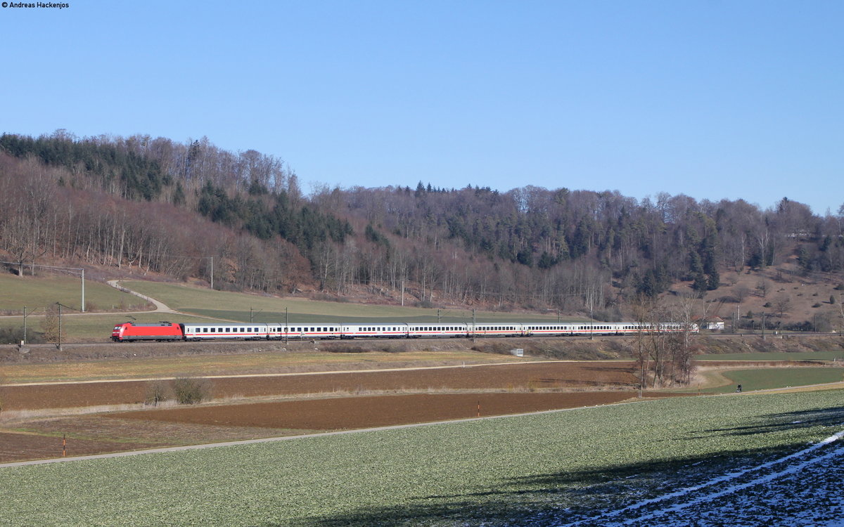 EC 115 (Münster(Westf)Hbf-Klagenfurt Hbf) mit Schublok 101 110-5 bei Urspring 16.2.19