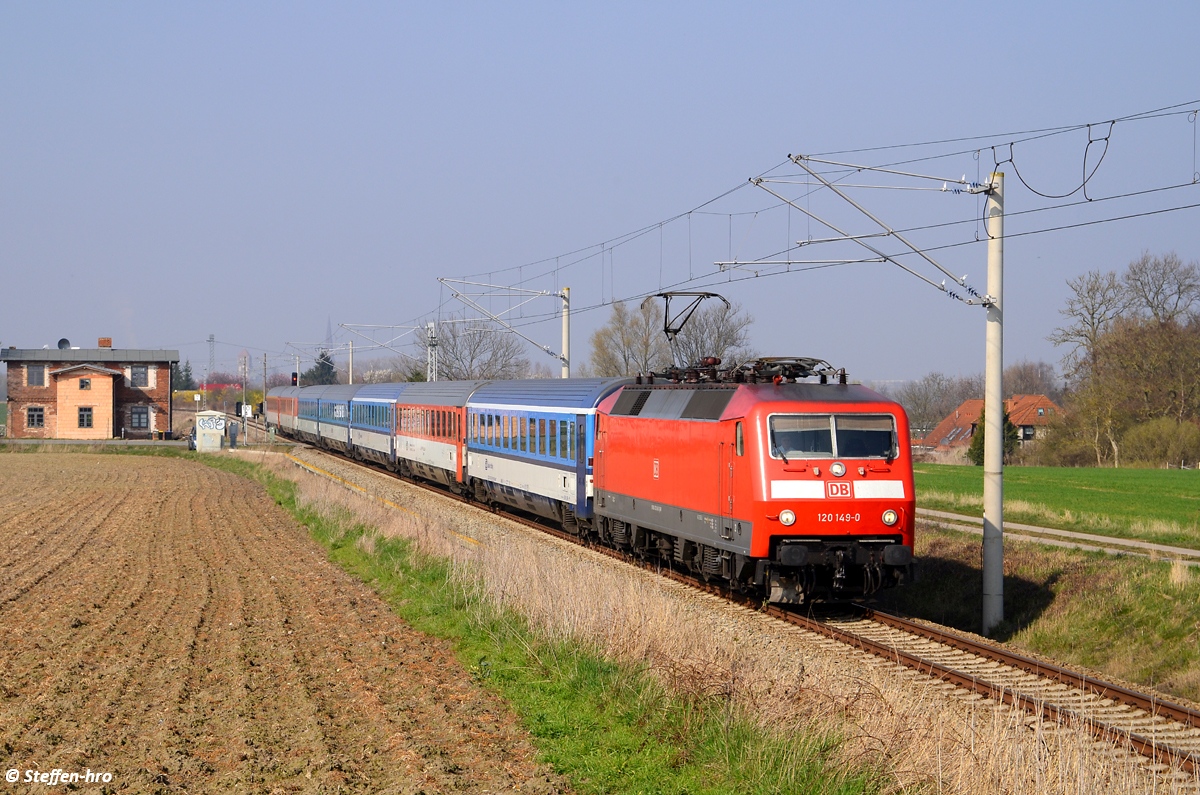 EC 179 Rostock-Prag am 29.03.14 mit 120 149 kurz hinter Rostock.