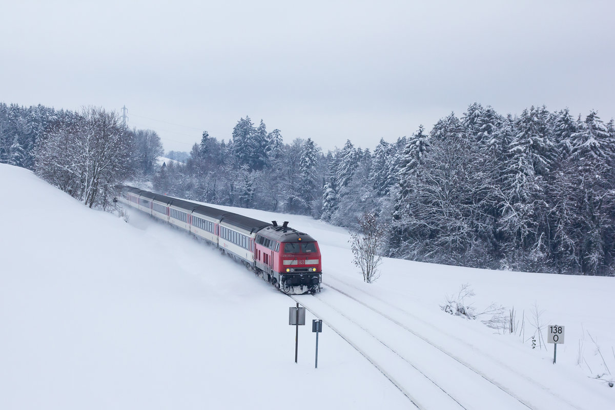 EC 194 aus dem Allgäu kommend mit 218 463-8 kurz vor Schlachters. 14.1.19