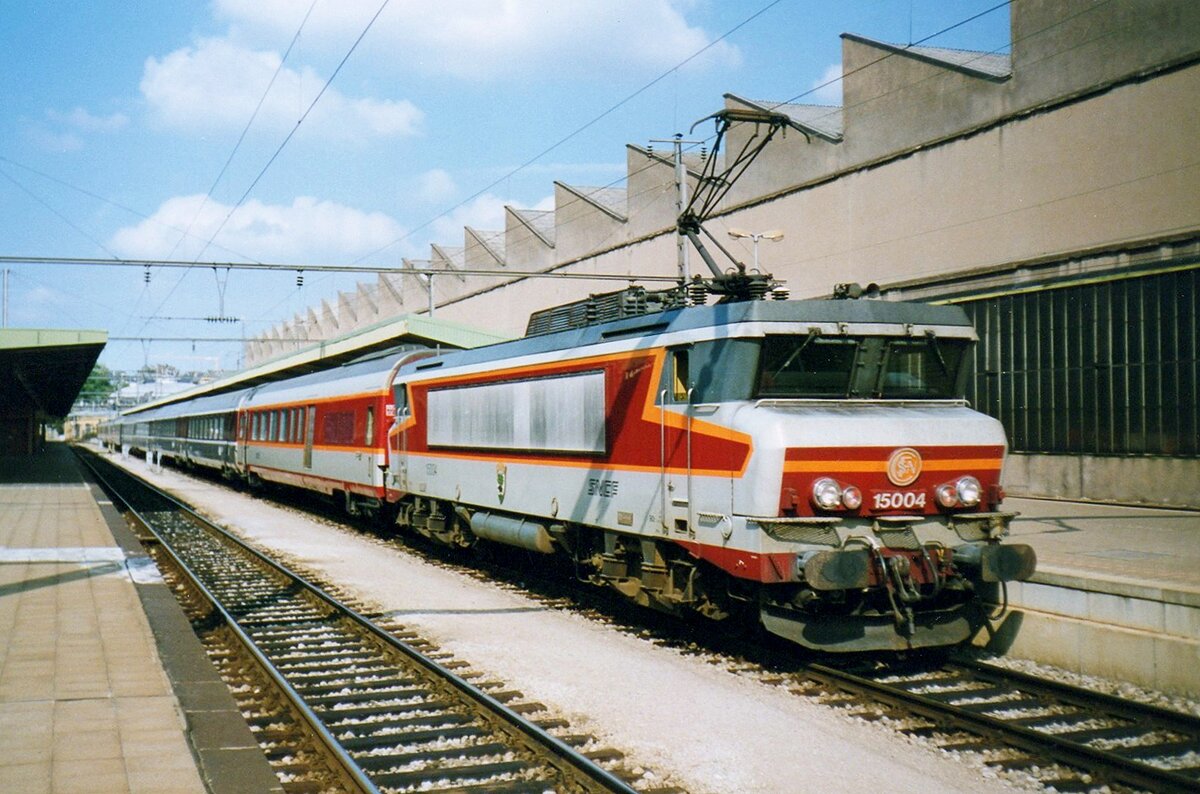 EC VICTOR HUGO nach Paris est steht am 24 Juli 1998 in Luxembourg mit 15004 an der Spitze.
