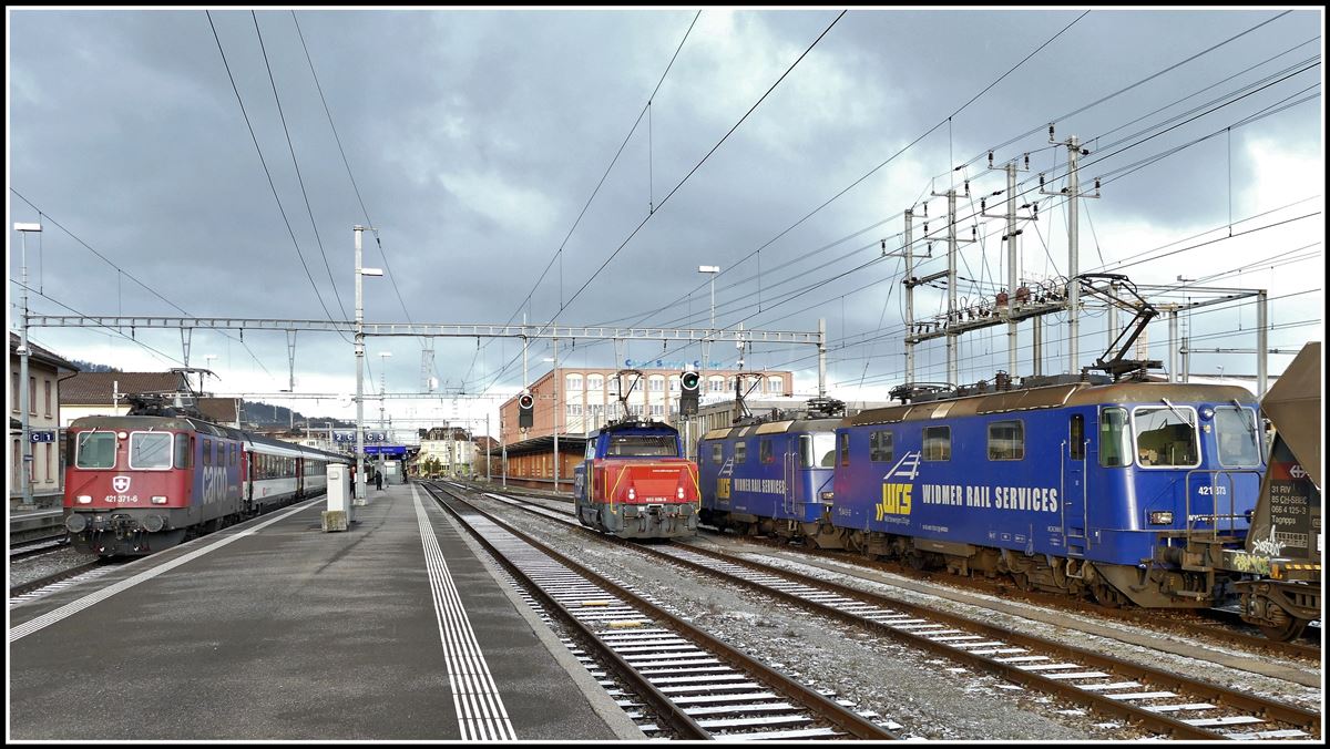EC191 nach München mit 421 371-6, 923 026-9 und WRS 430 112 und 421 373 in St.Margrethen. (03.01.2019)