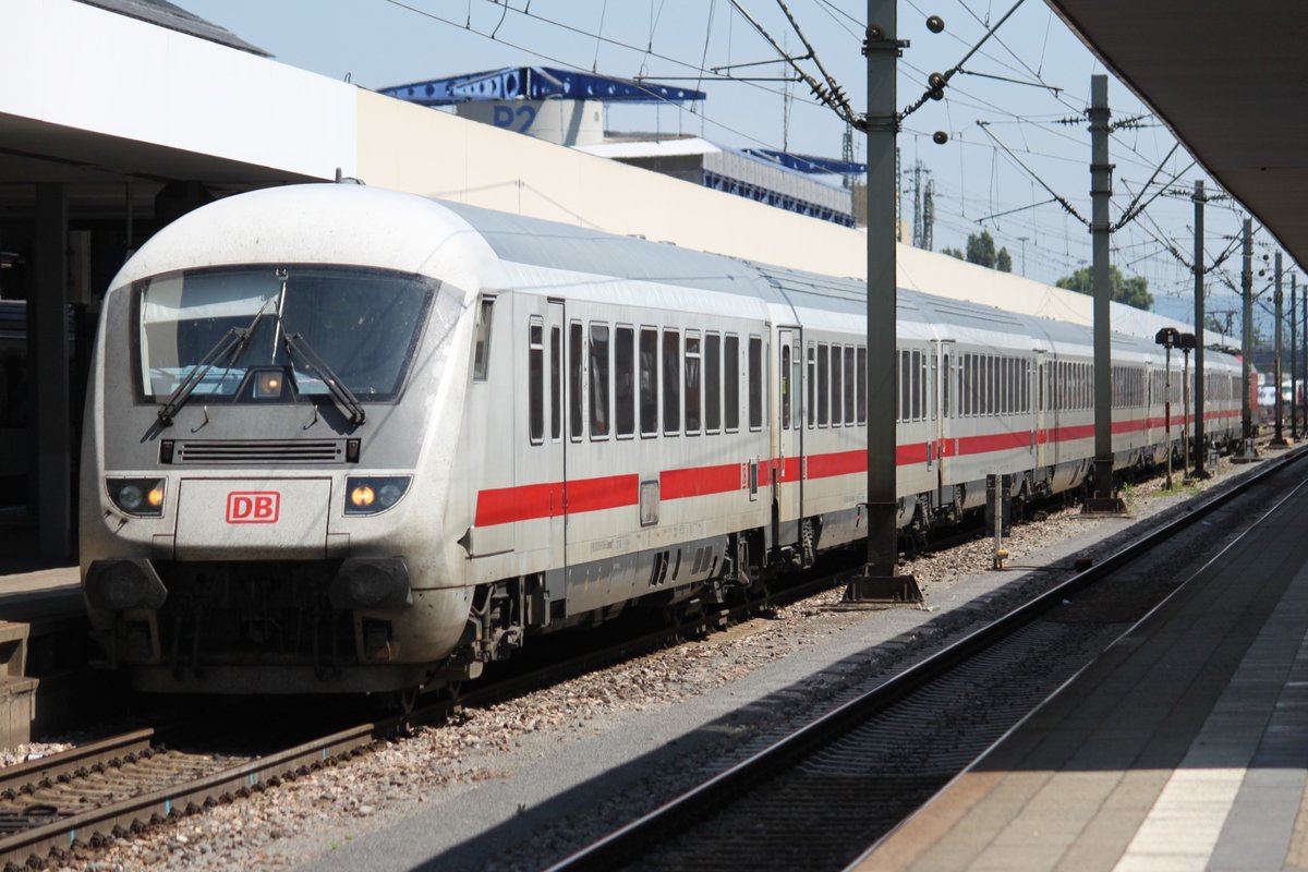 EC218 nach Frankfurt seht am 14.06.2017 in Mannheim Hauptbahnhof an Gleis 3.