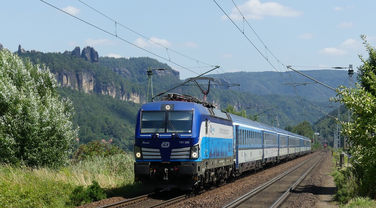 EC378 (Praha - Kiel) mit 193 292  Ronka  als Zuglok bei der Durchfahrt in Krippen. Aufgenommen am 24.7.2018 14:18