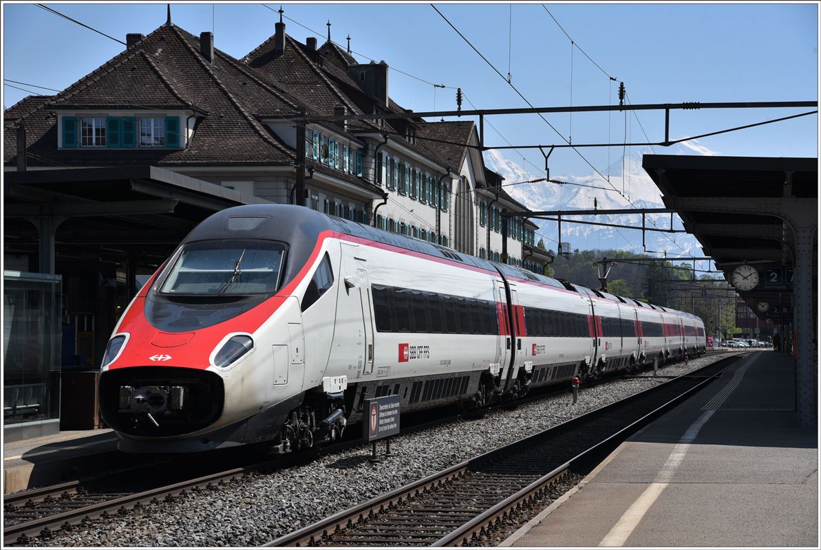 EC57 nach Milano.C. mit RABe 503 in Thun. (22.04.2017)